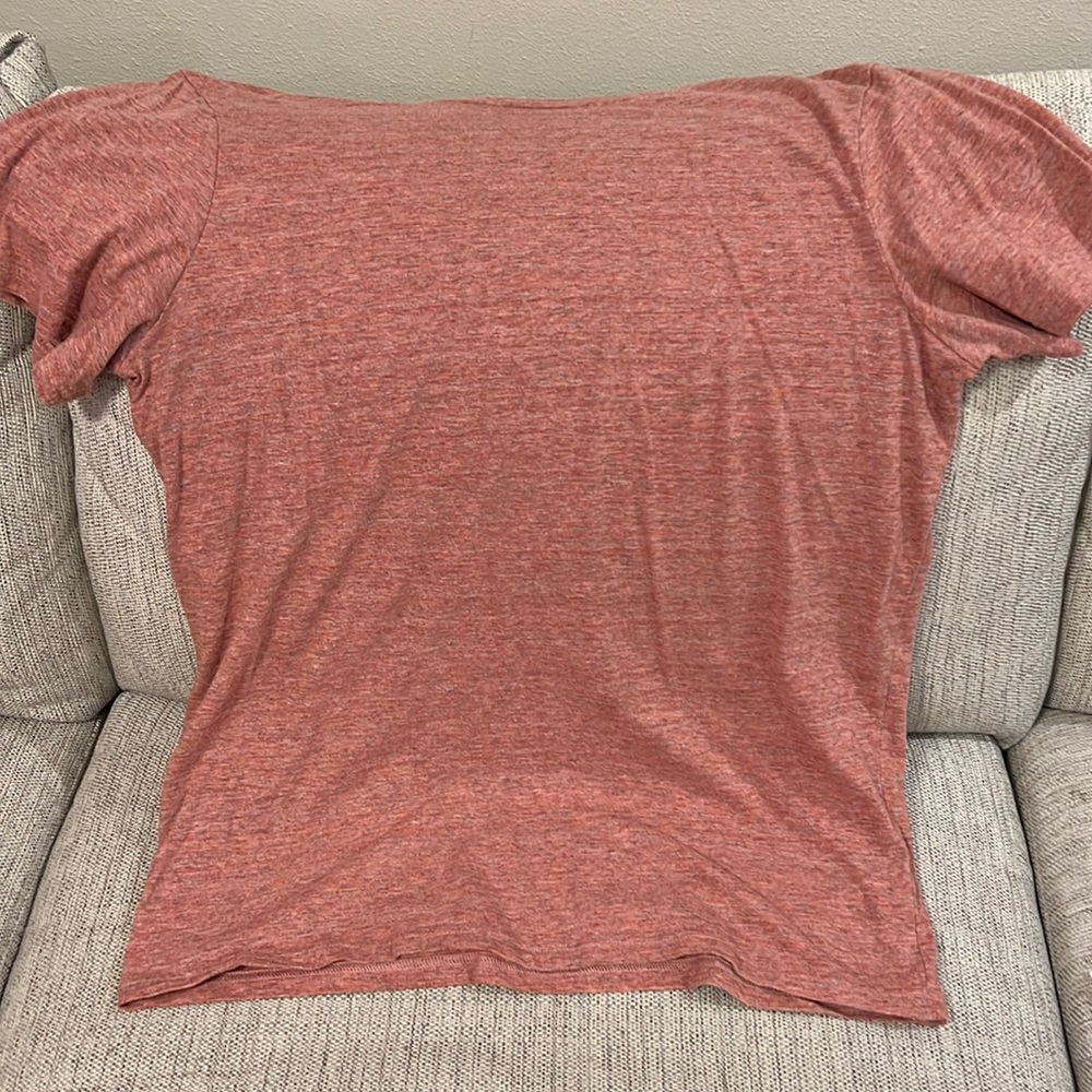 Men’s Mossimo supply co size L tee shirt.